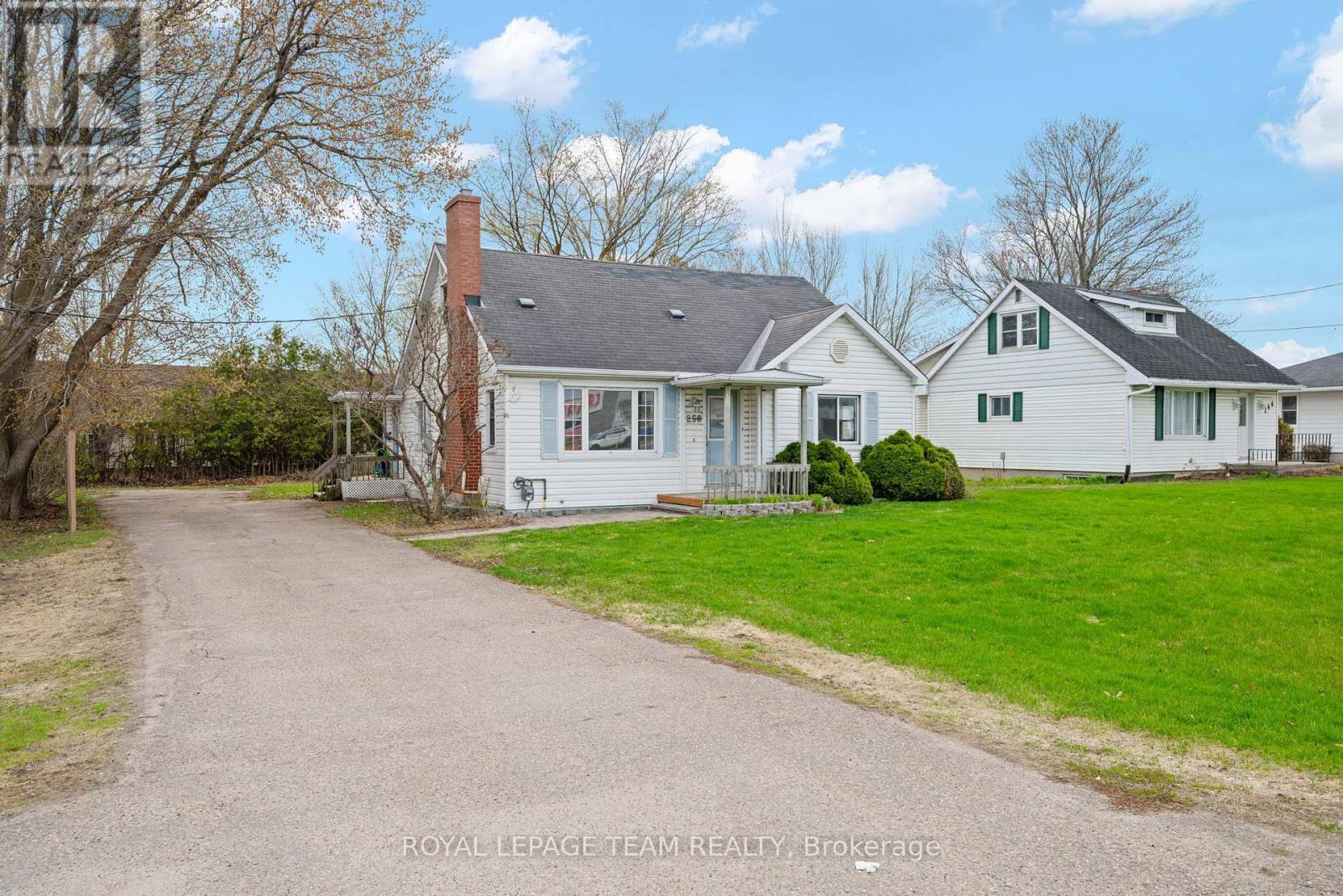 258 DANIEL STREET SOUTH STREET, Arnprior, Ontario