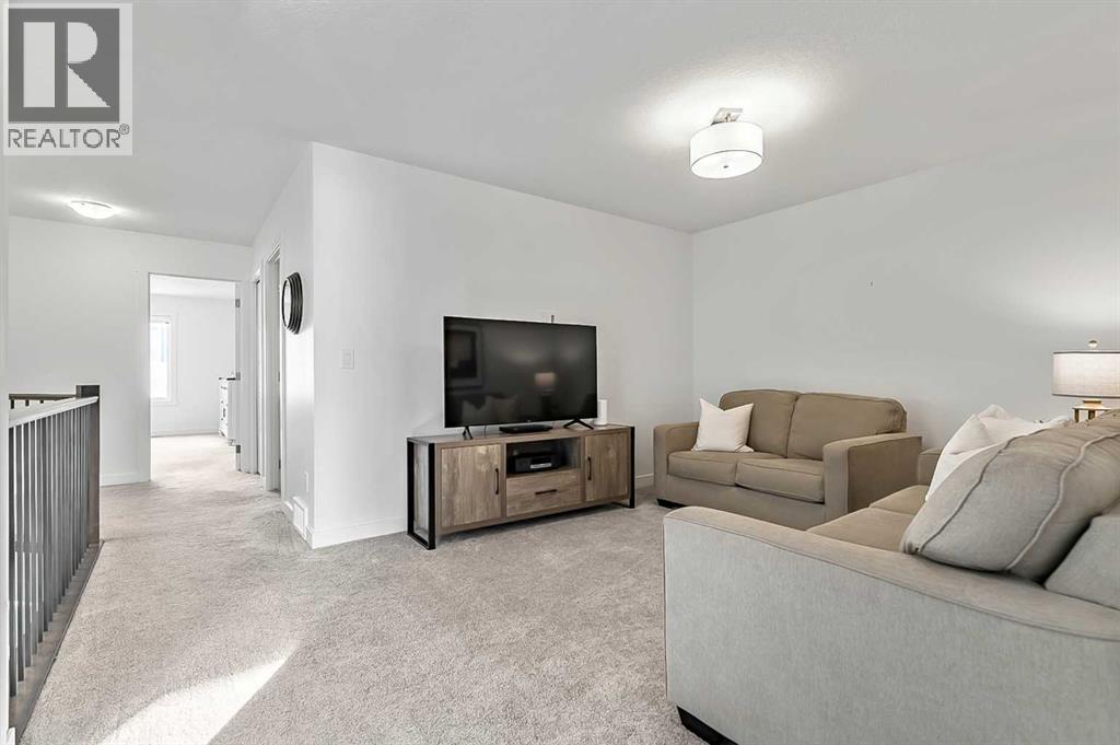 882 Bluerock Way SW, Calgary, Alberta  T2Y 0S5 - Photo 21 - A2293006