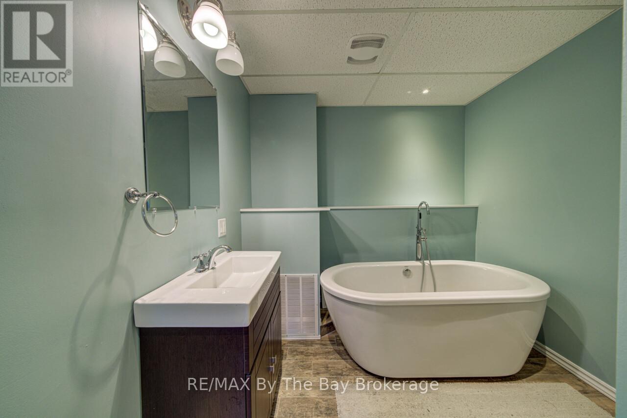 1628 River Road W, Wasaga Beach, Ontario  L9Z 2S3 - Photo 22 - S13070876