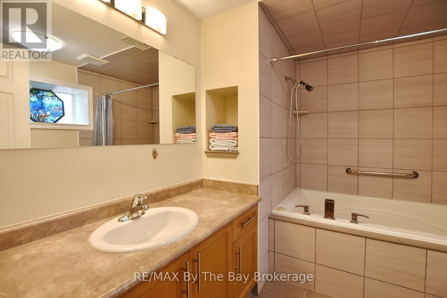 5 Falvo Street, Wasaga Beach, Ontario  L9Z 1J6 - Photo 34 - S13071020