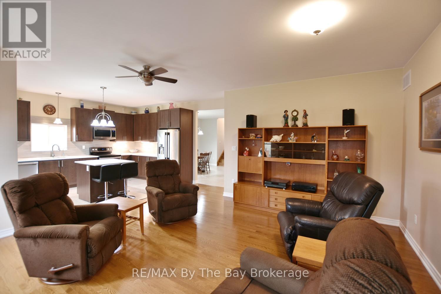 5 Falvo Street, Wasaga Beach, Ontario  L9Z 1J6 - Photo 9 - S13071020
