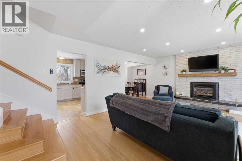 40 Grafton Crescent SW, Calgary, Alberta  T3E 4X1 - Photo 3 - A2306301