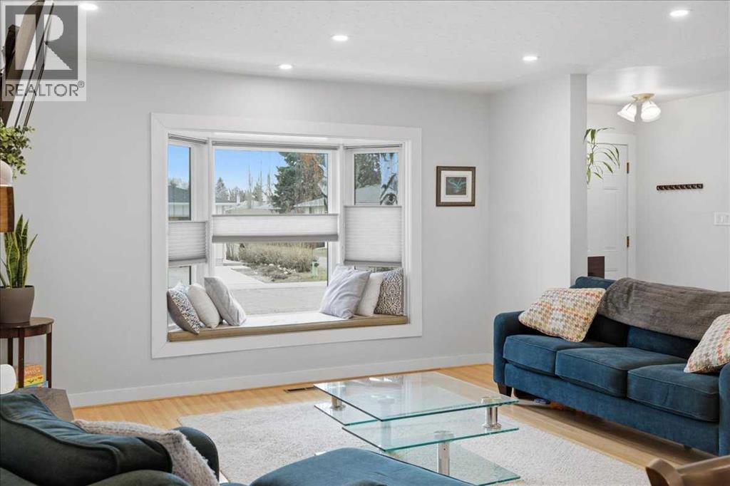 40 Grafton Crescent SW, Calgary, Alberta  T3E 4X1 - Photo 2 - A2306301