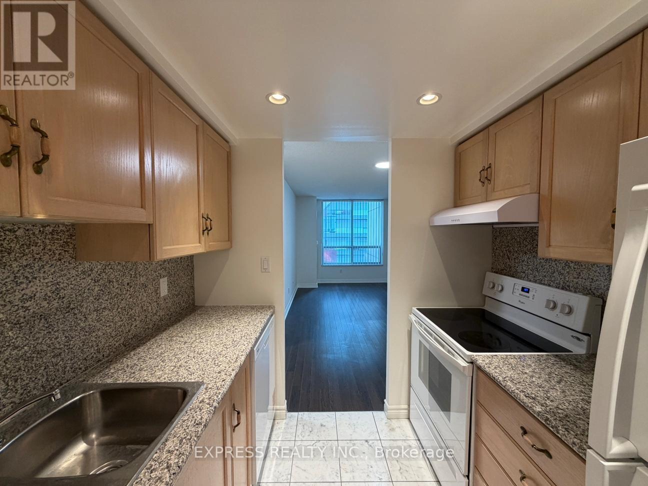 901 - 168 Simcoe Street, Toronto, Ontario  M5H 4C9 - Photo 3 - C13070904