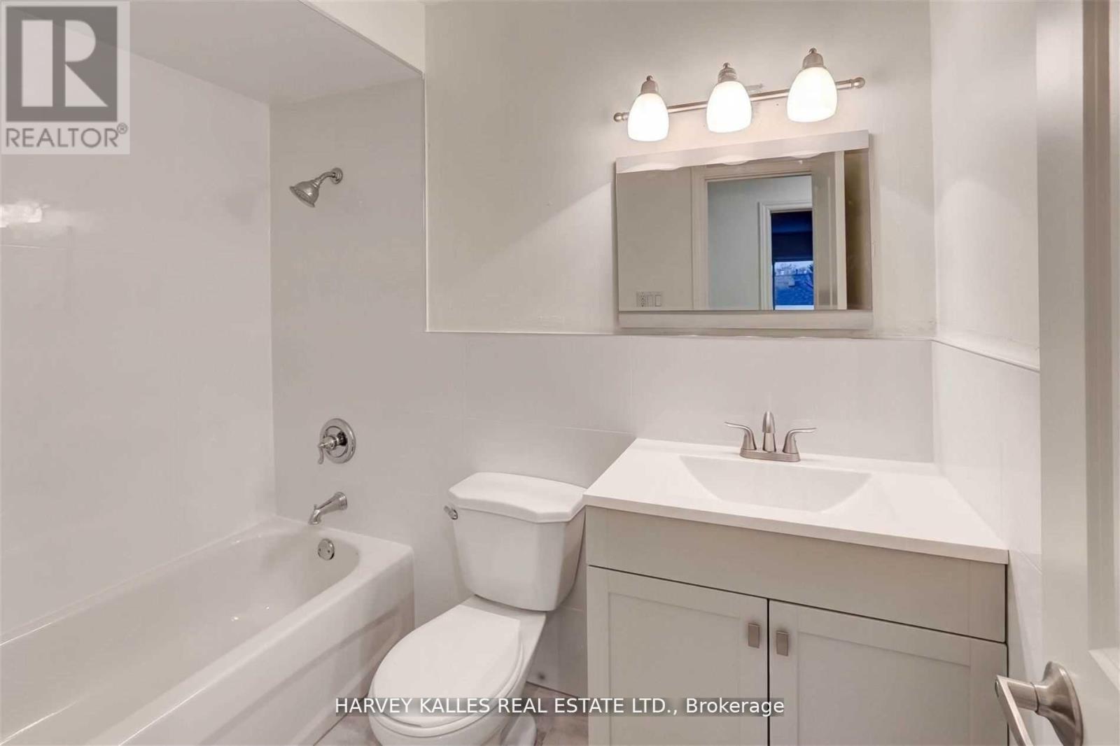 B - 901 Millwood Road, Toronto, Ontario  M4G 1X2 - Photo 15 - C13070976
