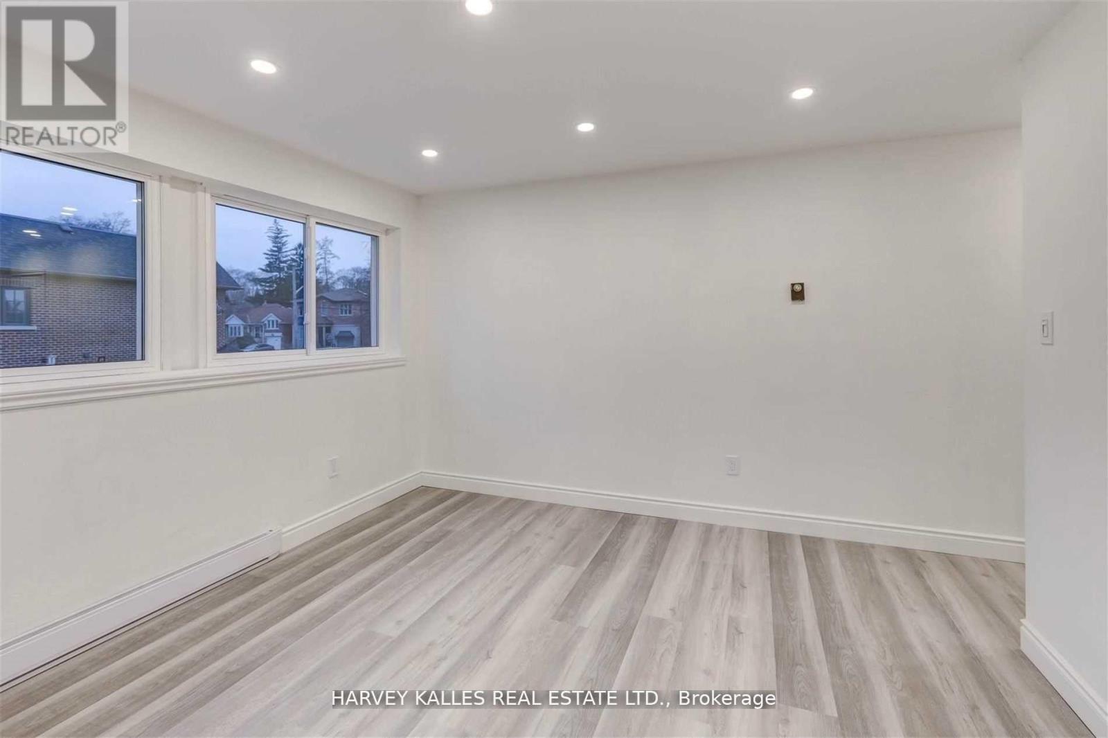 B - 901 Millwood Road, Toronto, Ontario  M4G 1X2 - Photo 2 - C13070976