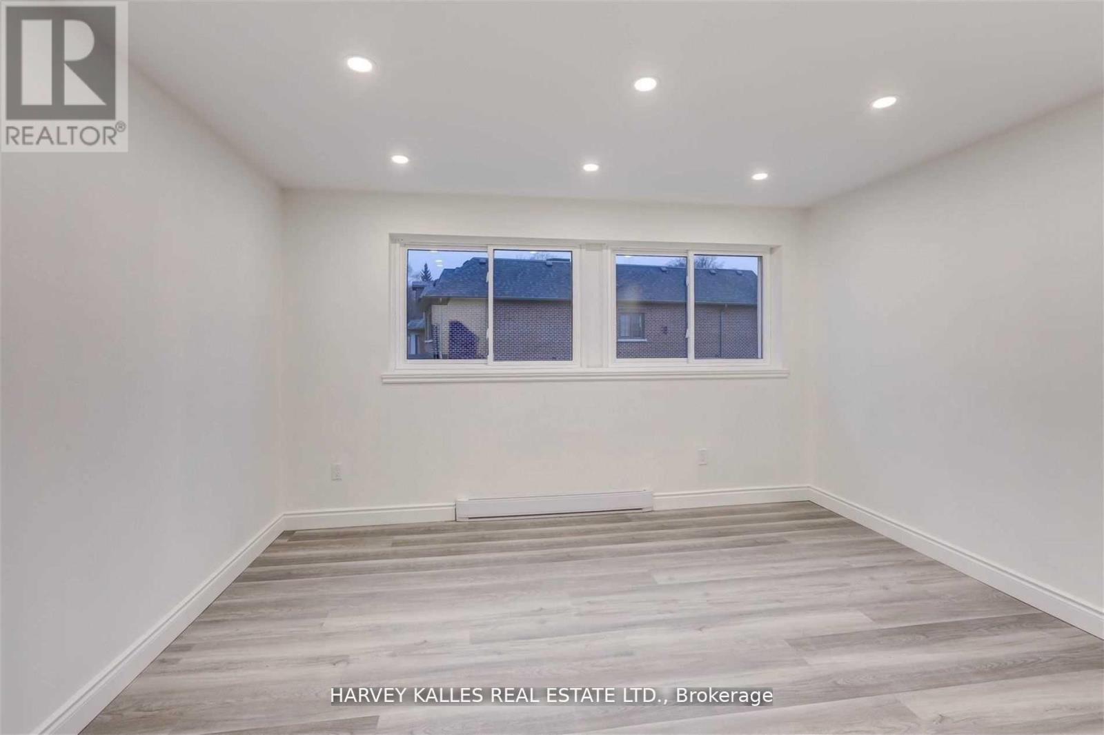 B - 901 Millwood Road, Toronto, Ontario  M4G 1X2 - Photo 3 - C13070976