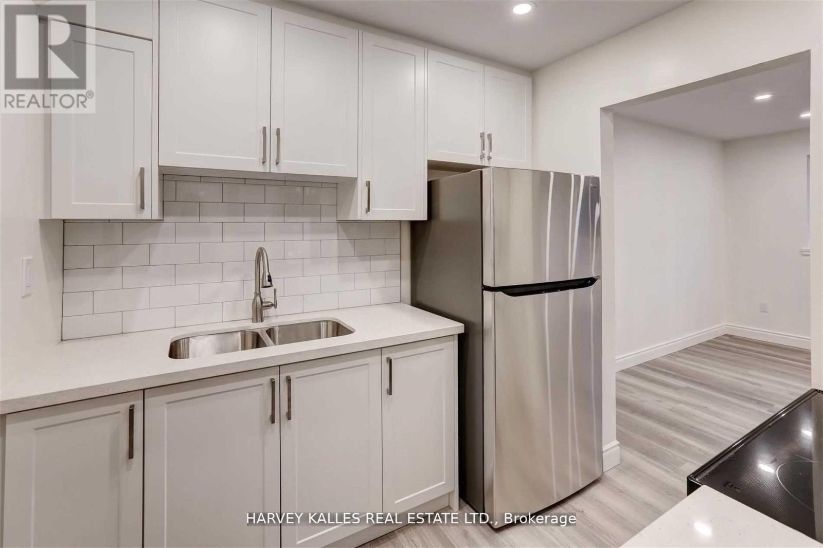 B - 901 Millwood Road, Toronto, Ontario  M4G 1X2 - Photo 6 - C13070976