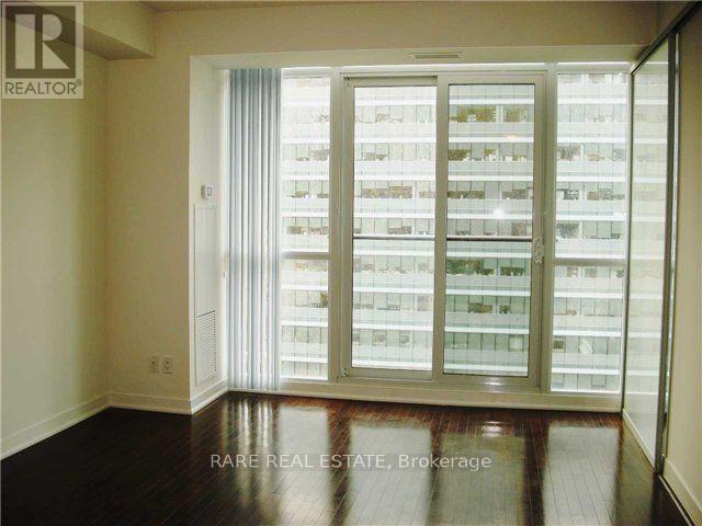 1411 - 770 Bay Street, Toronto, Ontario  M5G 1N6 - Photo 2 - C13071110
