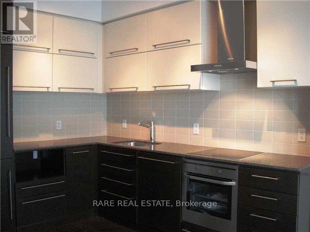 1411 - 770 Bay Street, Toronto, Ontario  M5G 1N6 - Photo 3 - C13071110