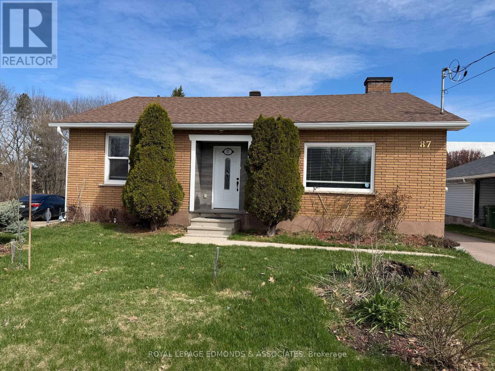 87 DICKSON STREET, Pembroke, Ontario