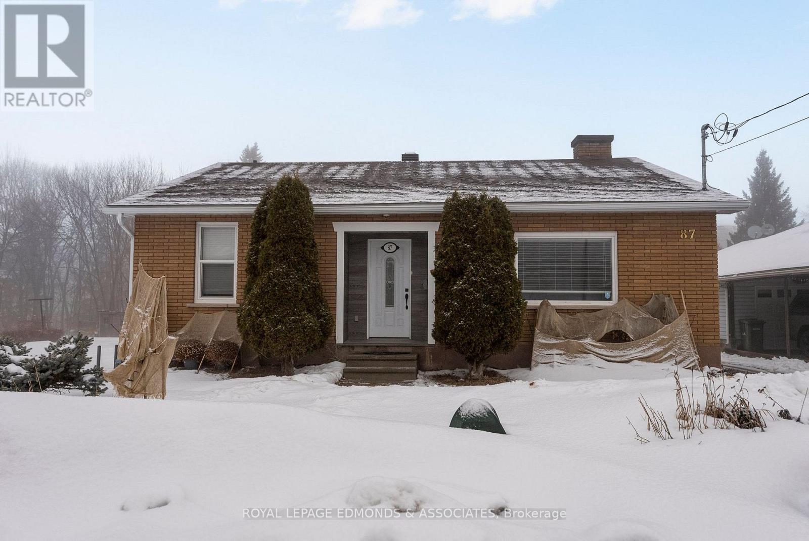 87 Dickson Street, Pembroke, Ontario  K8A 2W8 - Photo 3 - X12934140