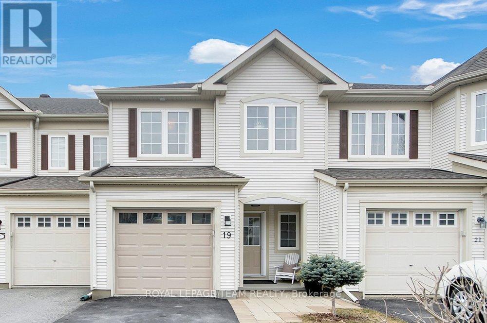 19 Fieldberry Private, Ottawa, Ontario  K2J 5E7 - Photo 2 - X12942100