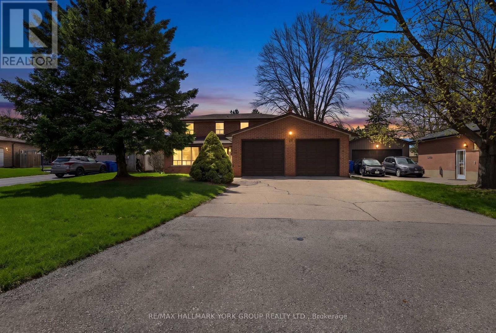16 Wenderly Drive, Aurora, Ontario  L4G 1V4 - Photo 1 - N13070950