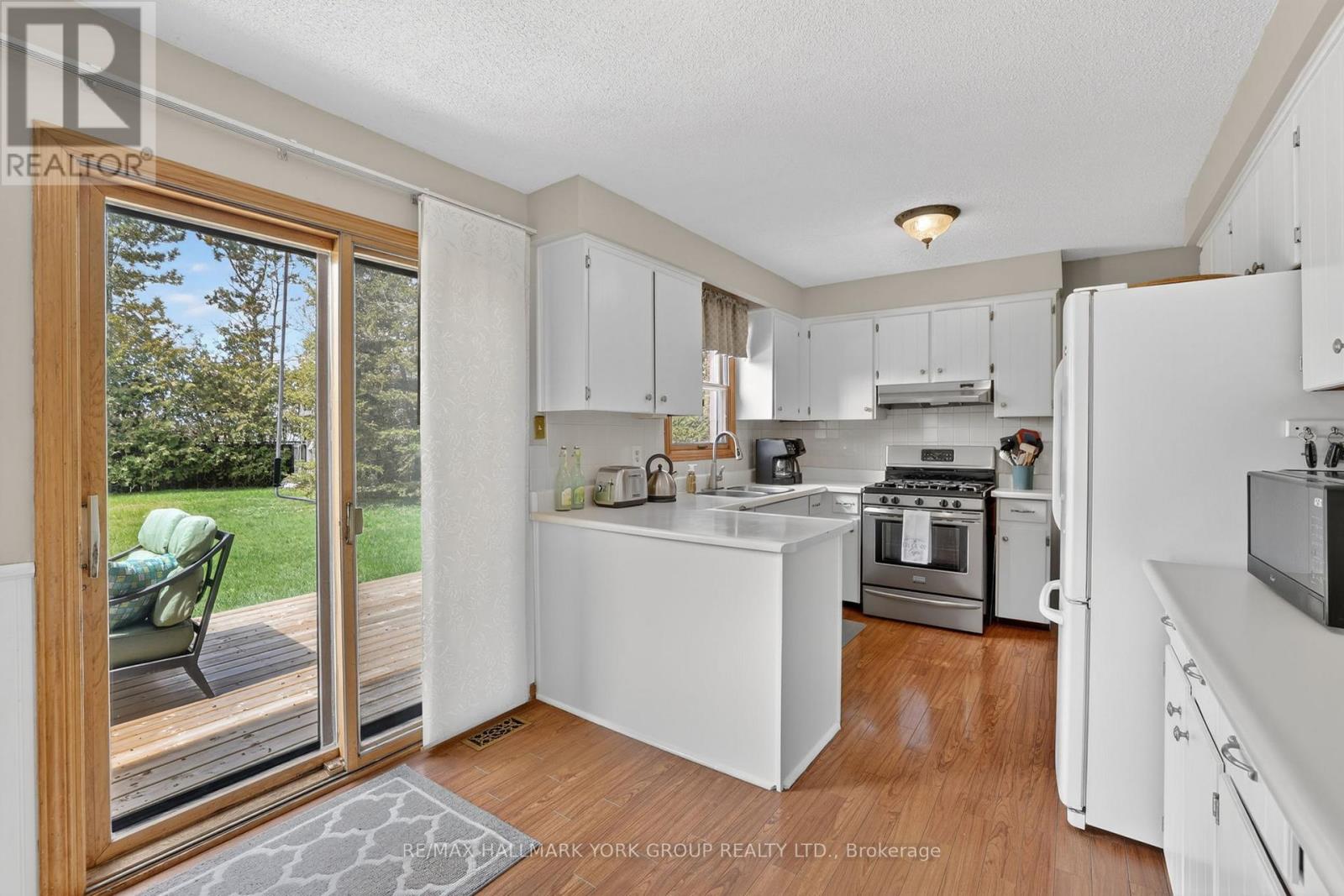 16 Wenderly Drive, Aurora, Ontario  L4G 1V4 - Photo 14 - N13070950