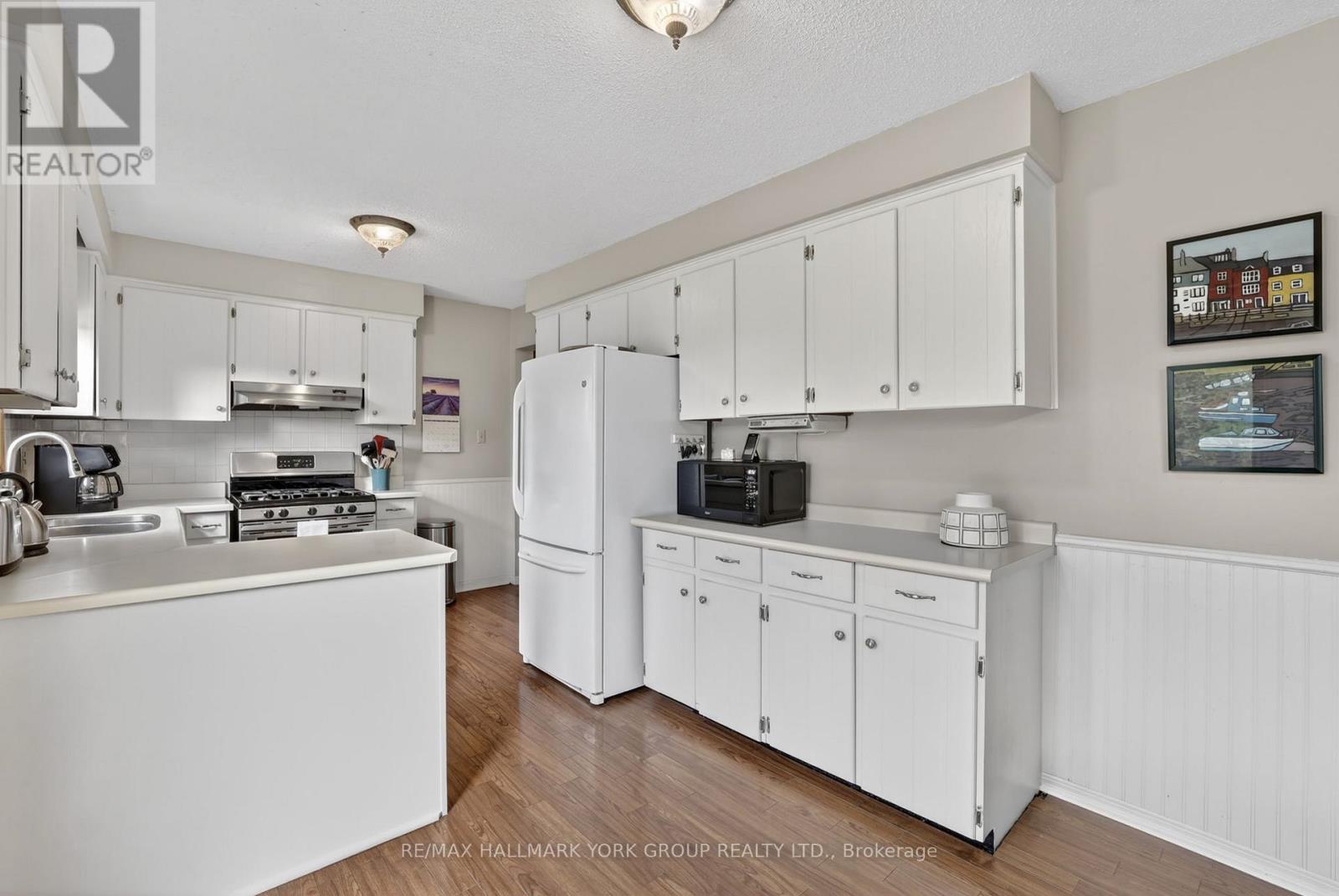 16 Wenderly Drive, Aurora, Ontario  L4G 1V4 - Photo 15 - N13070950