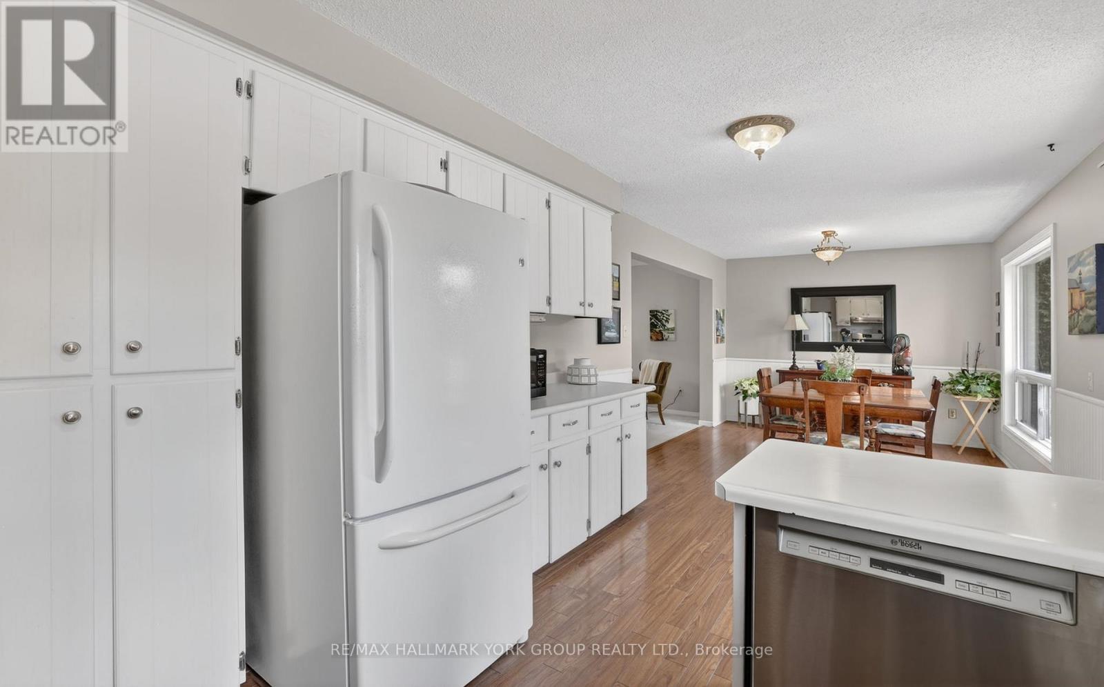 16 Wenderly Drive, Aurora, Ontario  L4G 1V4 - Photo 17 - N13070950