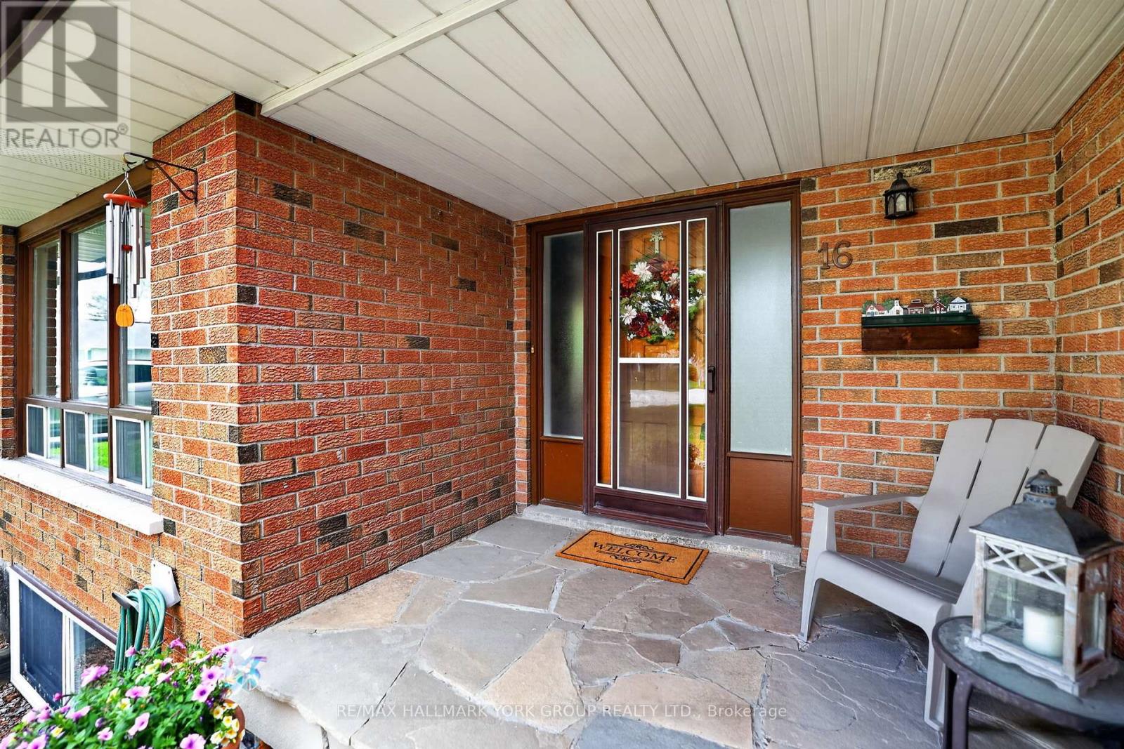 16 Wenderly Drive, Aurora, Ontario  L4G 1V4 - Photo 4 - N13070950