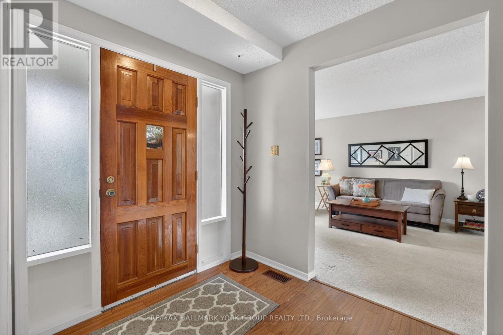 16 Wenderly Drive, Aurora, Ontario  L4G 1V4 - Photo 6 - N13070950