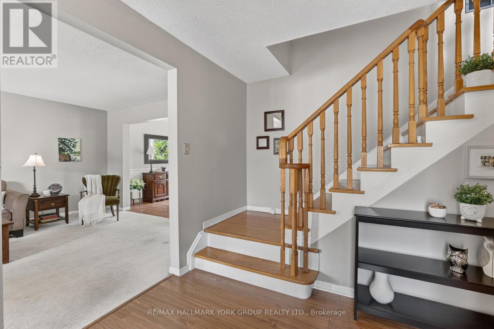 16 Wenderly Drive, Aurora, Ontario  L4G 1V4 - Photo 7 - N13070950