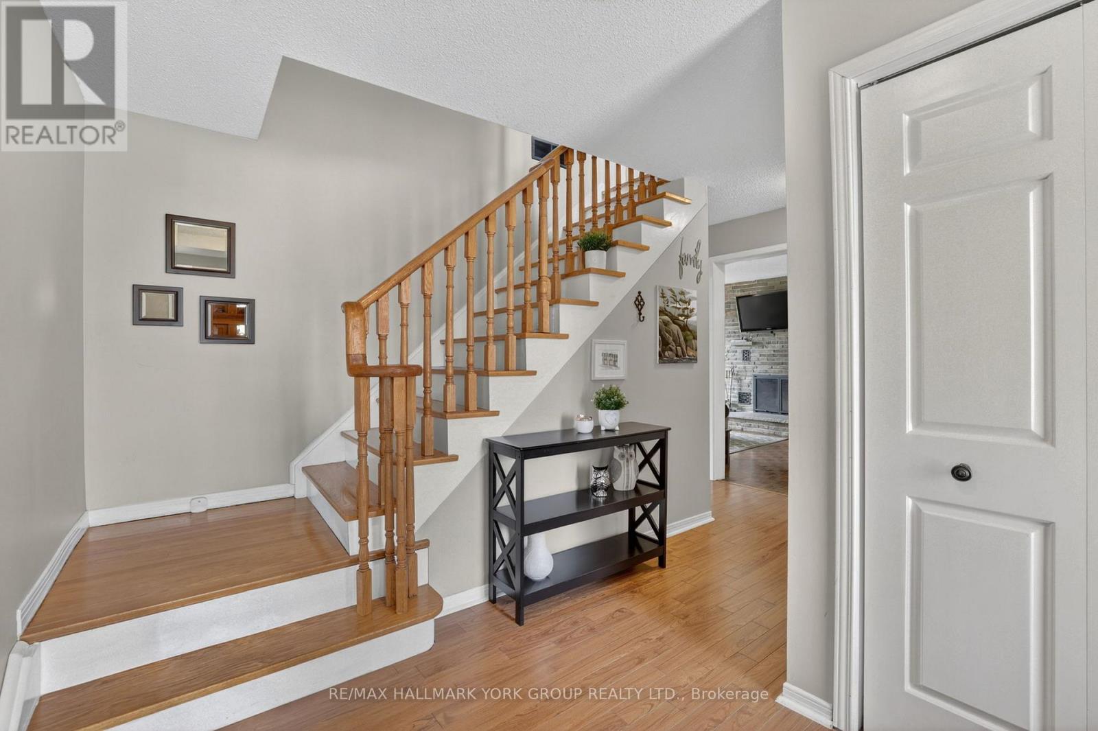 16 Wenderly Drive, Aurora, Ontario  L4G 1V4 - Photo 8 - N13070950