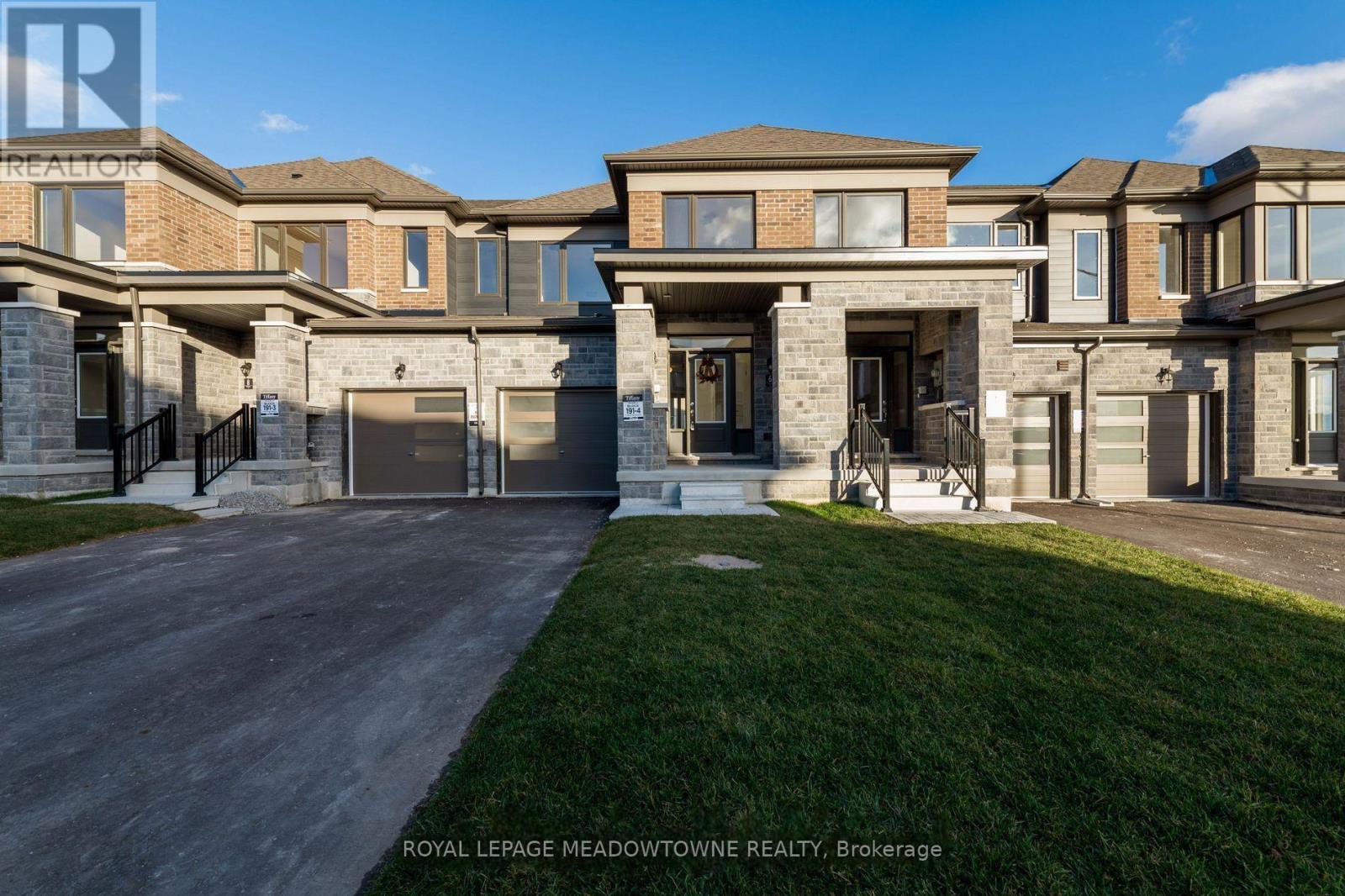 6 PRUDHOE TERRACE, Barrie, Ontario
