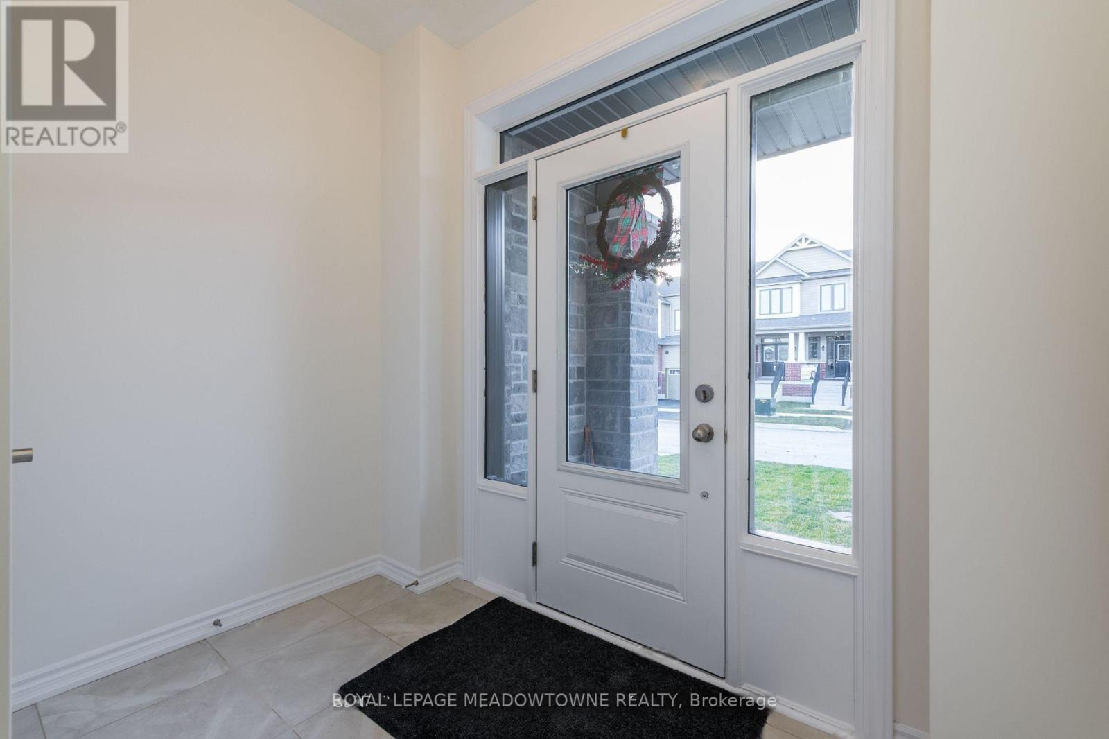 6 Prudhoe Terrace, Barrie, Ontario  L9S 2Z8 - Photo 2 - S13070894
