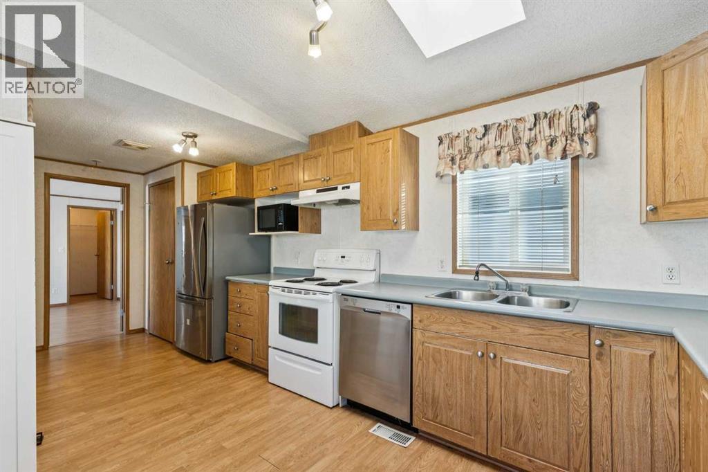 512, 3223 83 Street NW, Calgary, Alberta  T3B 5N7 - Photo 9 - A2283933