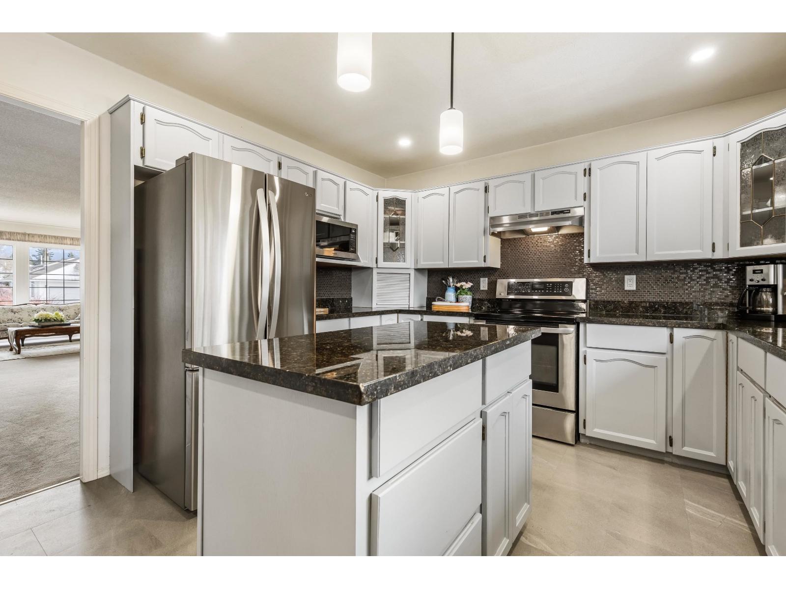 6915 Coach Lamp Drive, Sardis West Vedder, Chilliwack, British Columbia  V2R 2V4 - Photo 6 - R3118264
