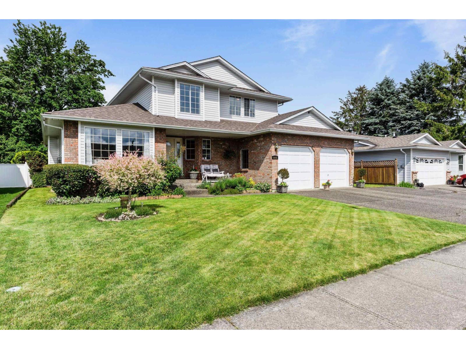 6915 Coach Lamp Drive, Sardis West Vedder, Chilliwack, British Columbia  V2R 2V4 - Photo 3 - R3118264