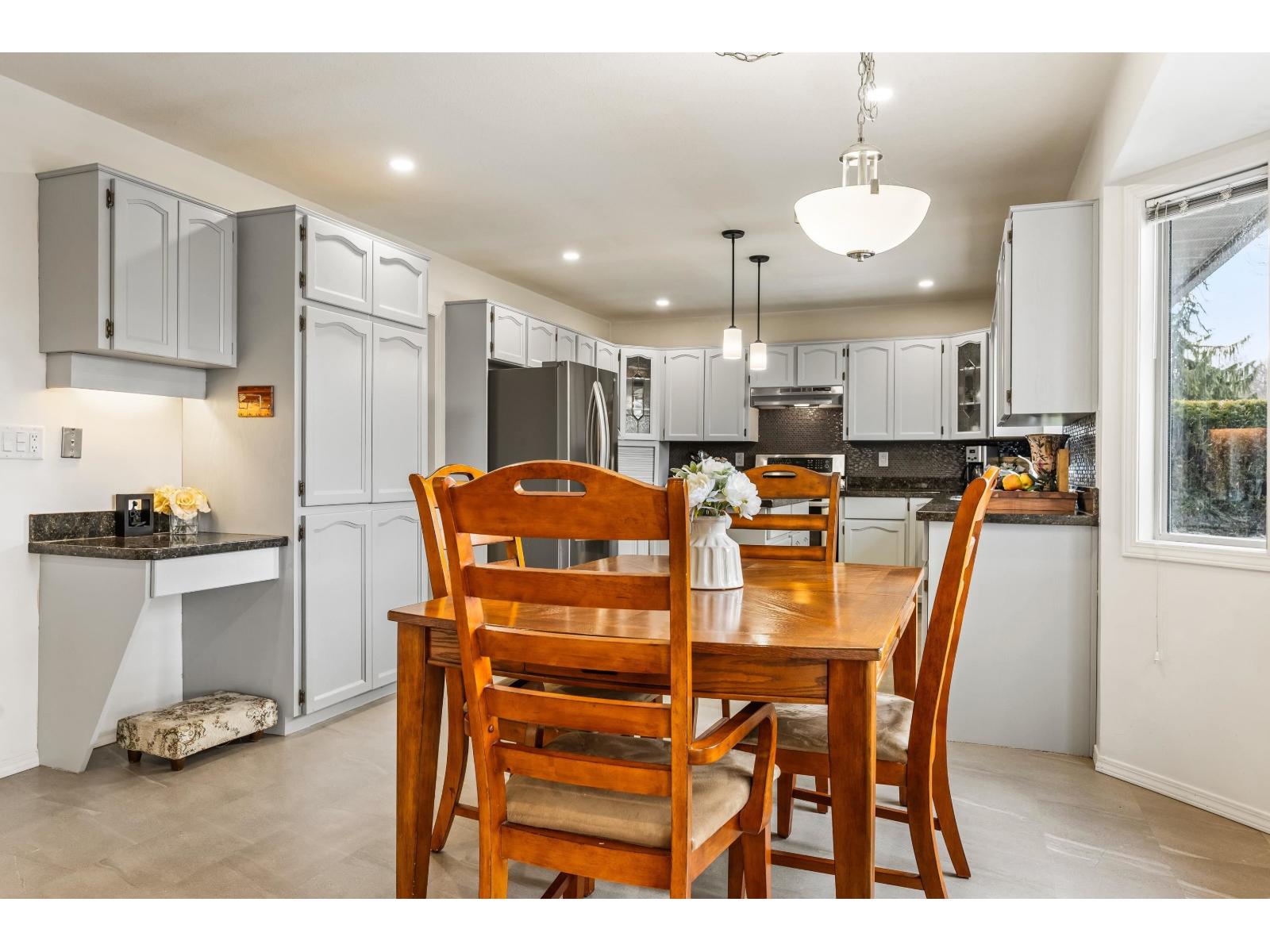 6915 Coach Lamp Drive, Sardis West Vedder, Chilliwack, British Columbia  V2R 2V4 - Photo 10 - R3118264