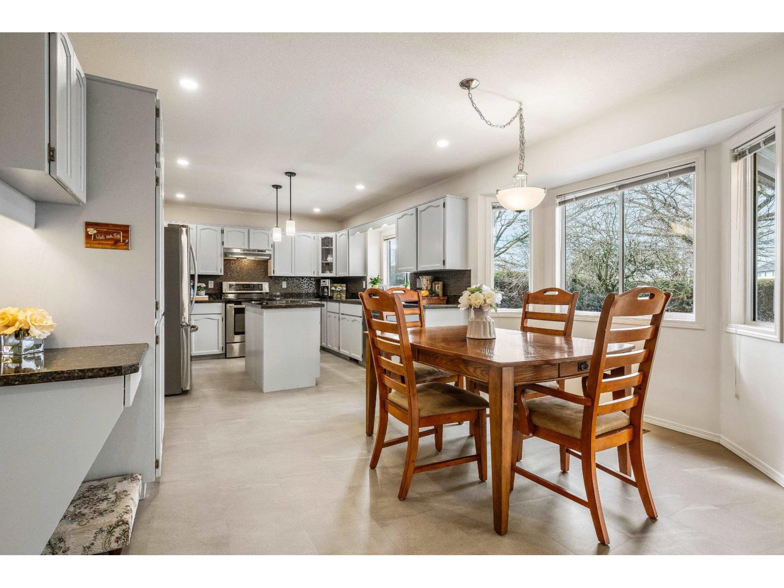6915 Coach Lamp Drive, Sardis West Vedder, Chilliwack, British Columbia  V2R 2V4 - Photo 11 - R3118264