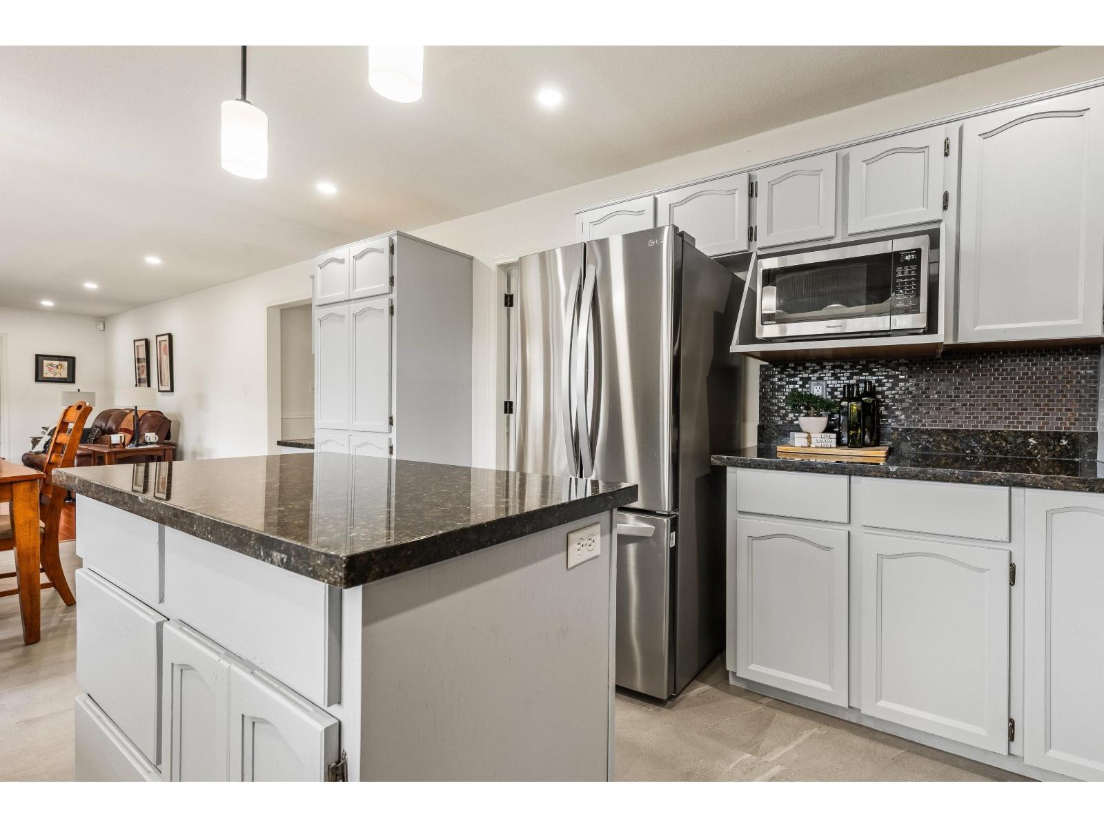 6915 Coach Lamp Drive, Sardis West Vedder, Chilliwack, British Columbia  V2R 2V4 - Photo 8 - R3118264
