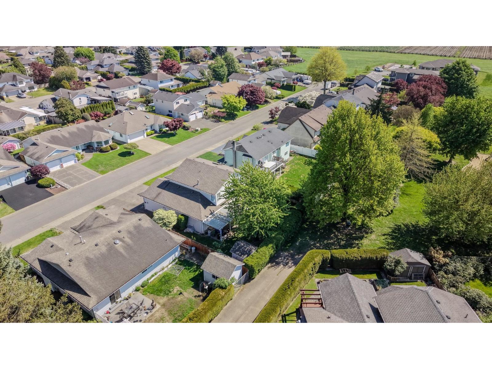6915 Coach Lamp Drive, Sardis West Vedder, Chilliwack, British Columbia  V2R 2V4 - Photo 32 - R3118264
