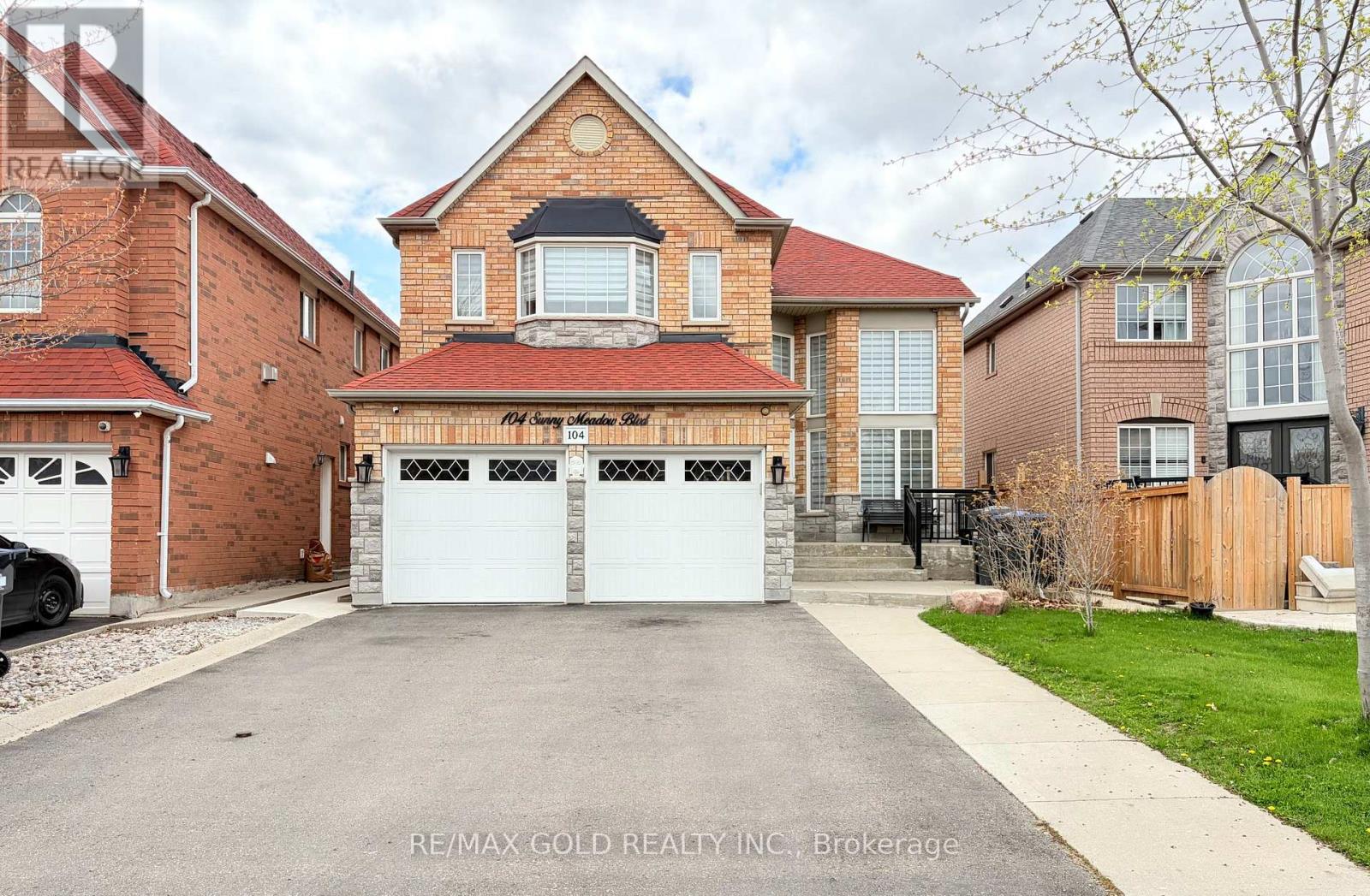 104 Sunny Meadow Boulevard, Brampton, Ontario  L6R 2C5 - Photo 1 - W13070954