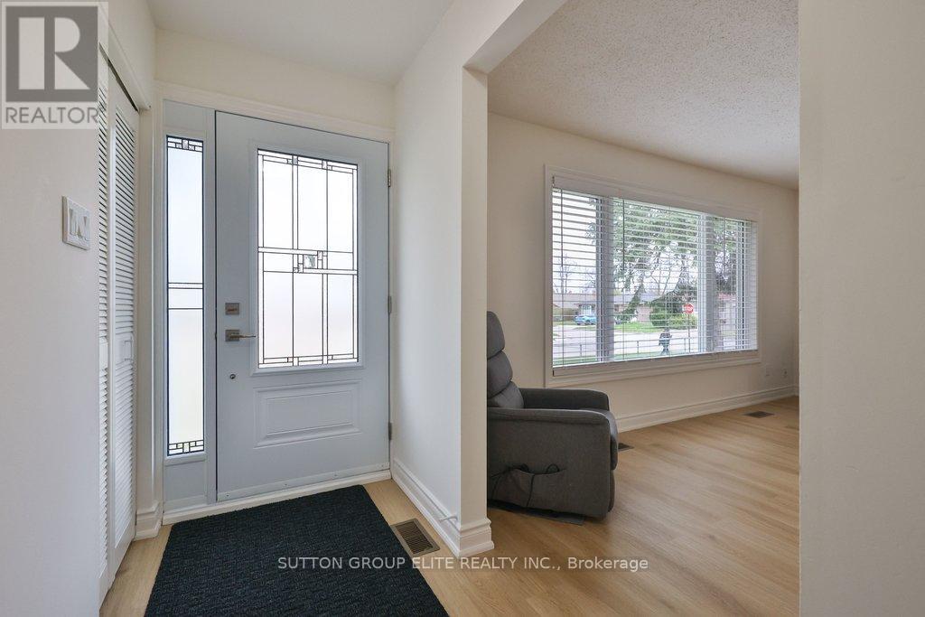 1488 Swanage Crescent SW, Mississauga, Ontario  L5J 3N8 - Photo 8 - W13070972