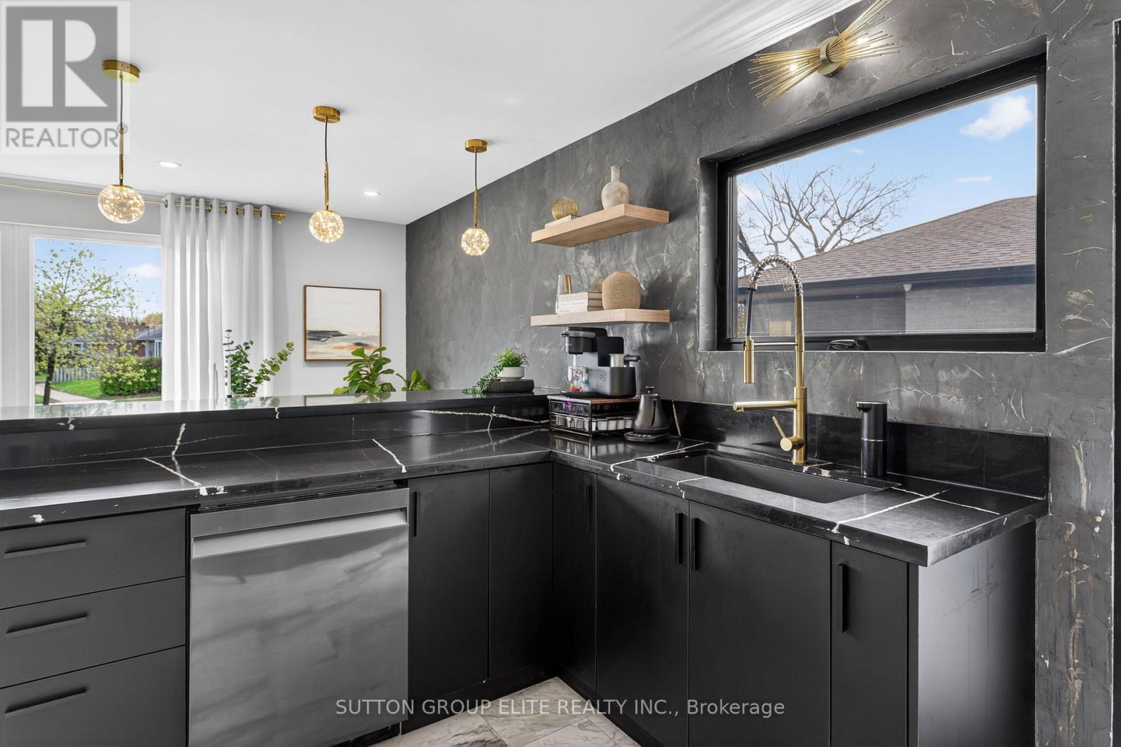 19 Hardwick Court, Toronto, Ontario  M9C 4G5 - Photo 4 - W13070974