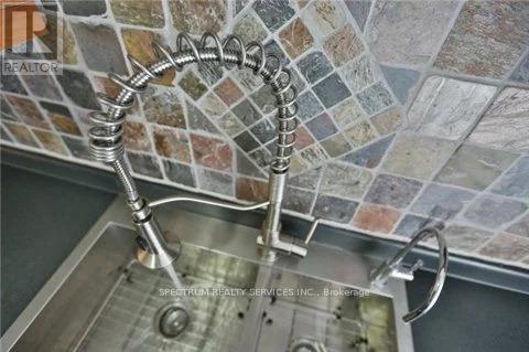 2584 Valleyridge Drive, Oakville, Ontario  L6M 5H5 - Photo 7 - W13071022