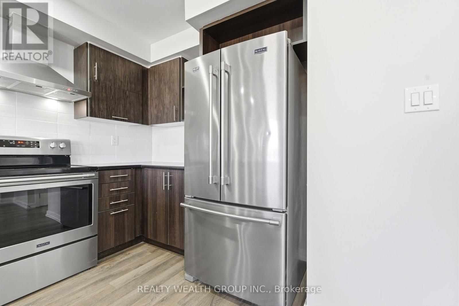 112 Golden Springs Drive, Brampton, Ontario  L7A 4N7 - Photo 11 - W13071048
