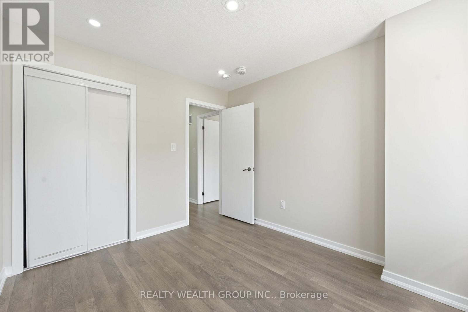 112 Golden Springs Drive, Brampton, Ontario  L7A 4N7 - Photo 19 - W13071048