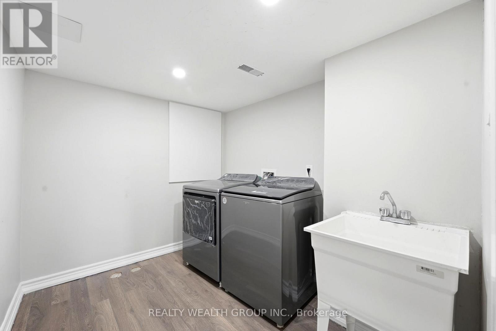 112 Golden Springs Drive, Brampton, Ontario  L7A 4N7 - Photo 31 - W13071048