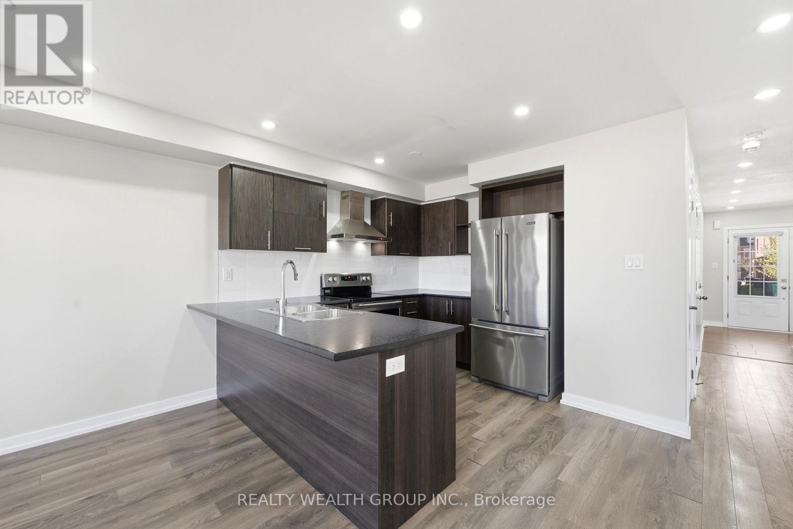 112 Golden Springs Drive, Brampton, Ontario  L7A 4N7 - Photo 7 - W13071048