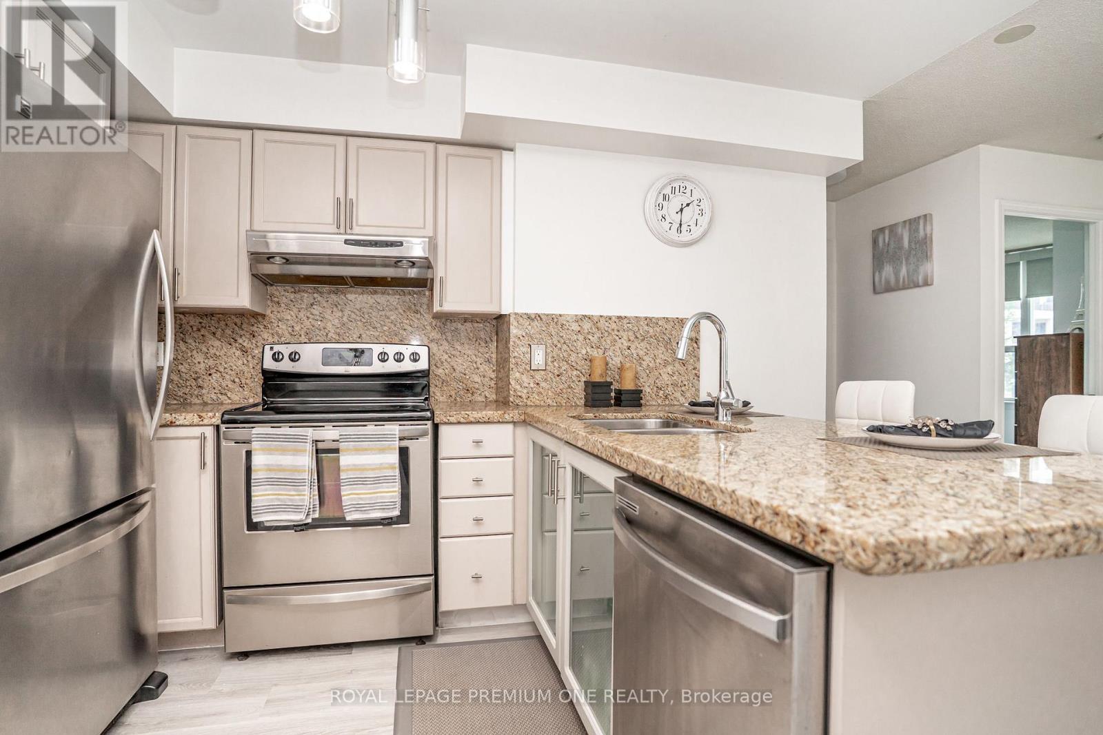 303 - 33 Elm Drive, Mississauga, Ontario  L5B 4M2 - Photo 12 - W13071062