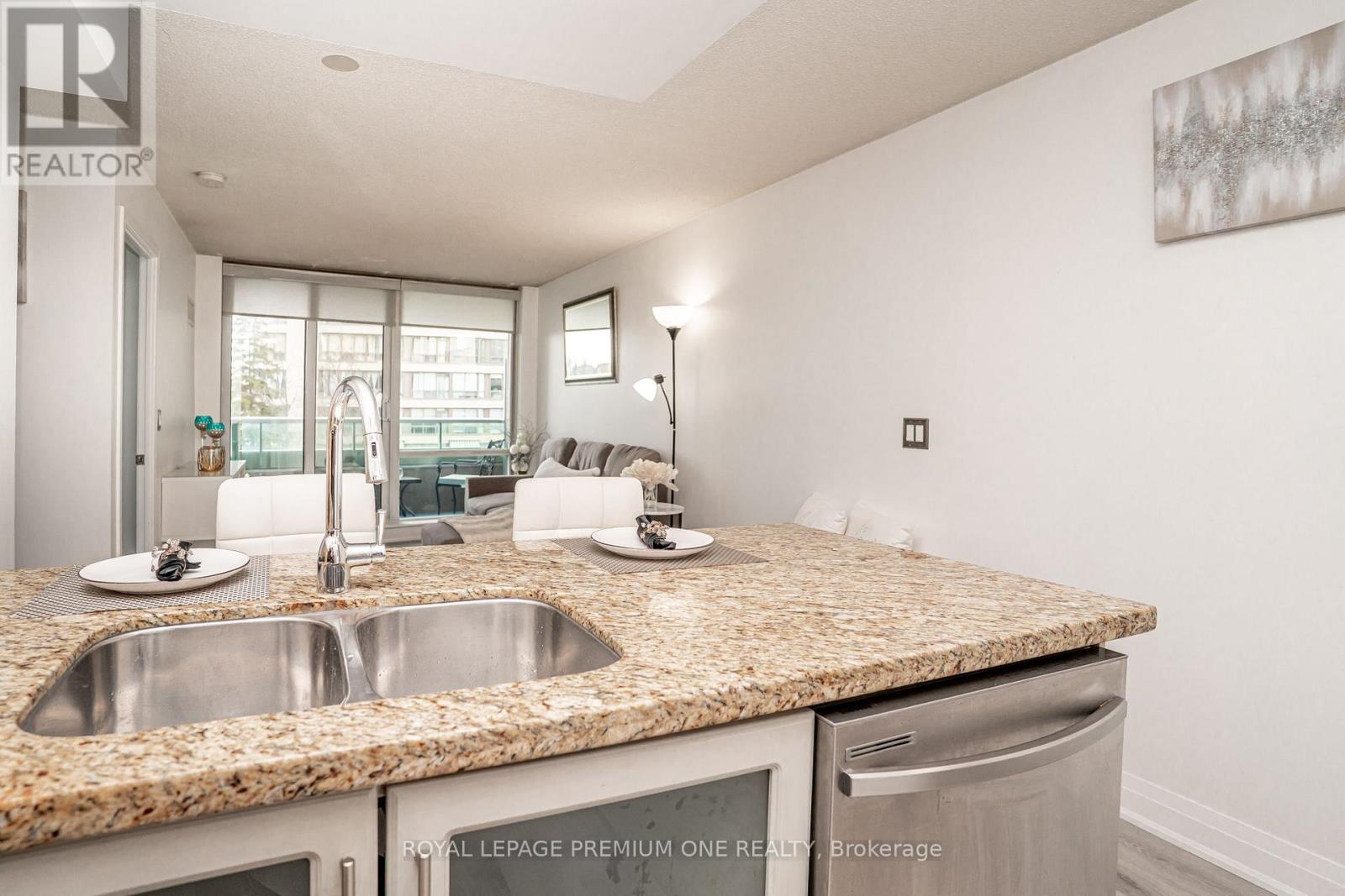 303 - 33 Elm Drive, Mississauga, Ontario  L5B 4M2 - Photo 13 - W13071062