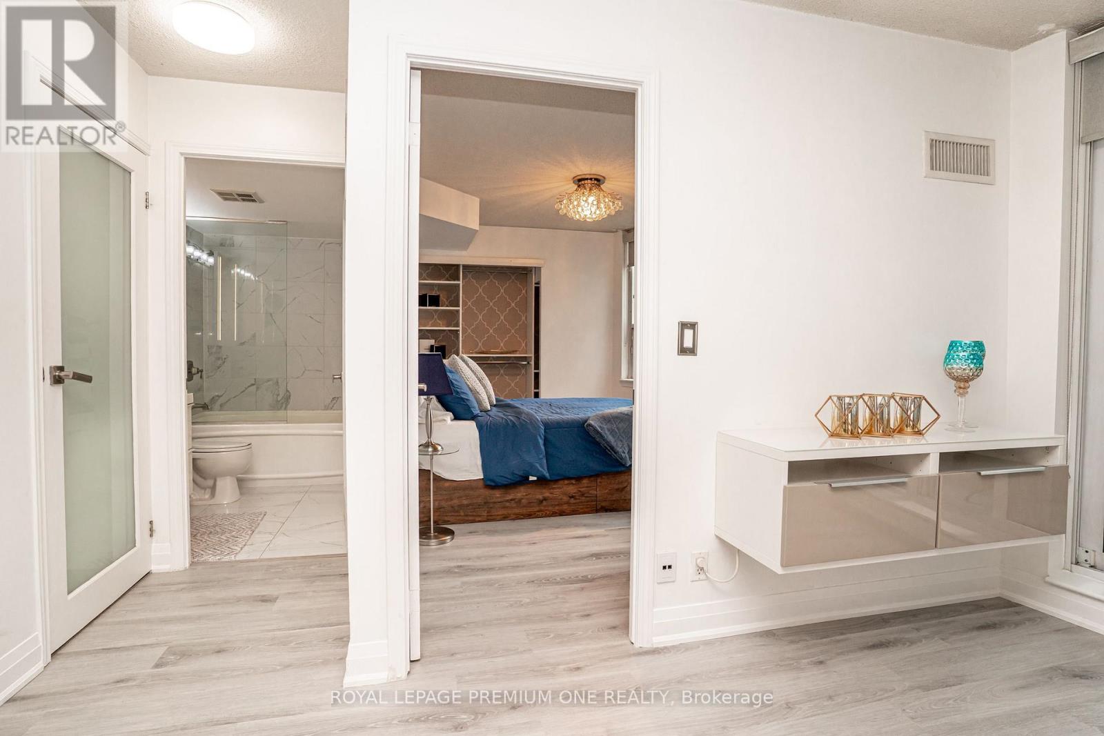 303 - 33 Elm Drive, Mississauga, Ontario  L5B 4M2 - Photo 21 - W13071062