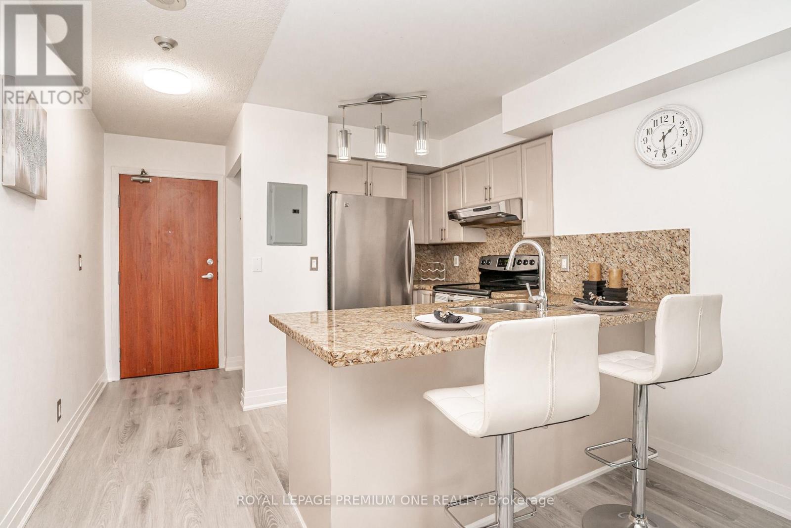 303 - 33 Elm Drive, Mississauga, Ontario  L5B 4M2 - Photo 9 - W13071062