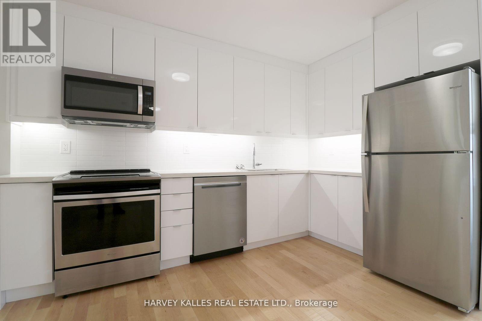 7 - 4 Benson Avenue, Mississauga, Ontario  L5H 2P2 - Photo 5 - W13071070