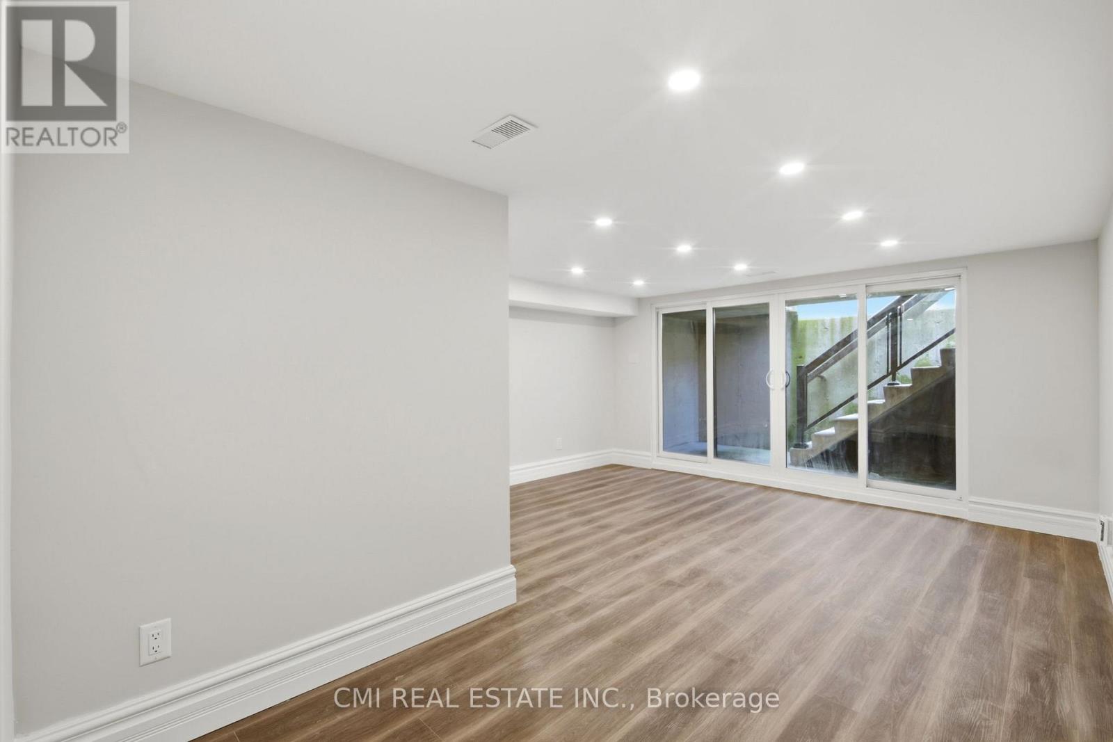 120 Northland Avenue, Toronto, Ontario  M6N 2E2 - Photo 31 - W13071174