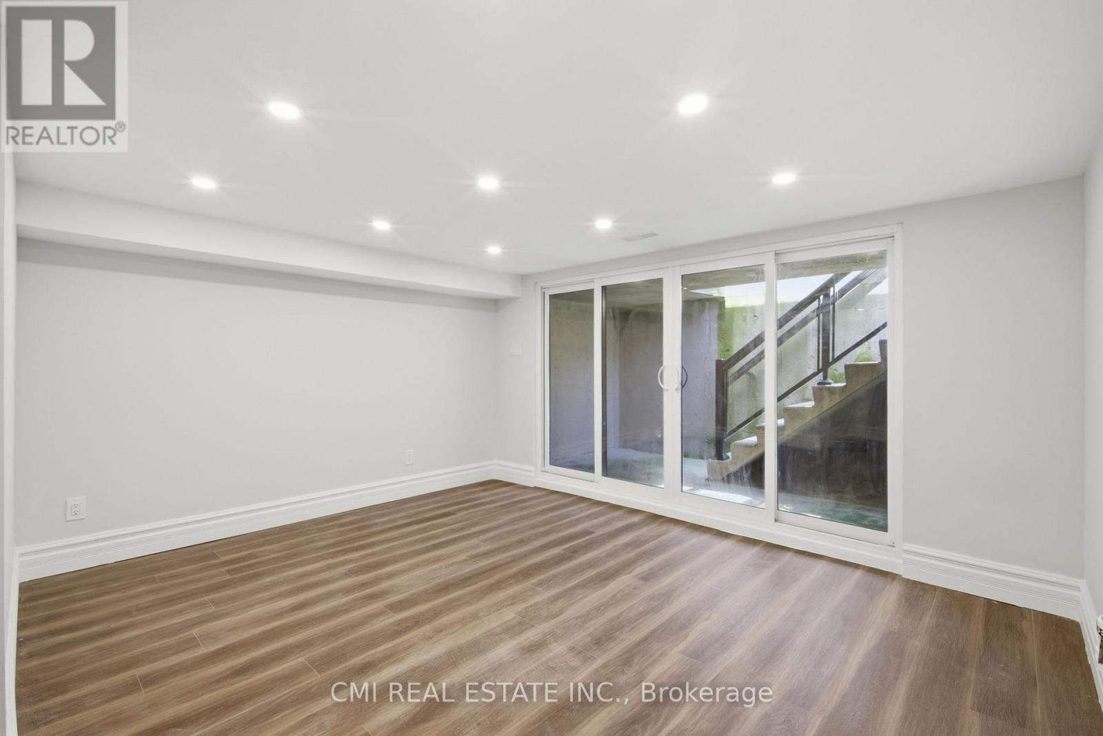 120 Northland Avenue, Toronto, Ontario  M6N 2E2 - Photo 32 - W13071174