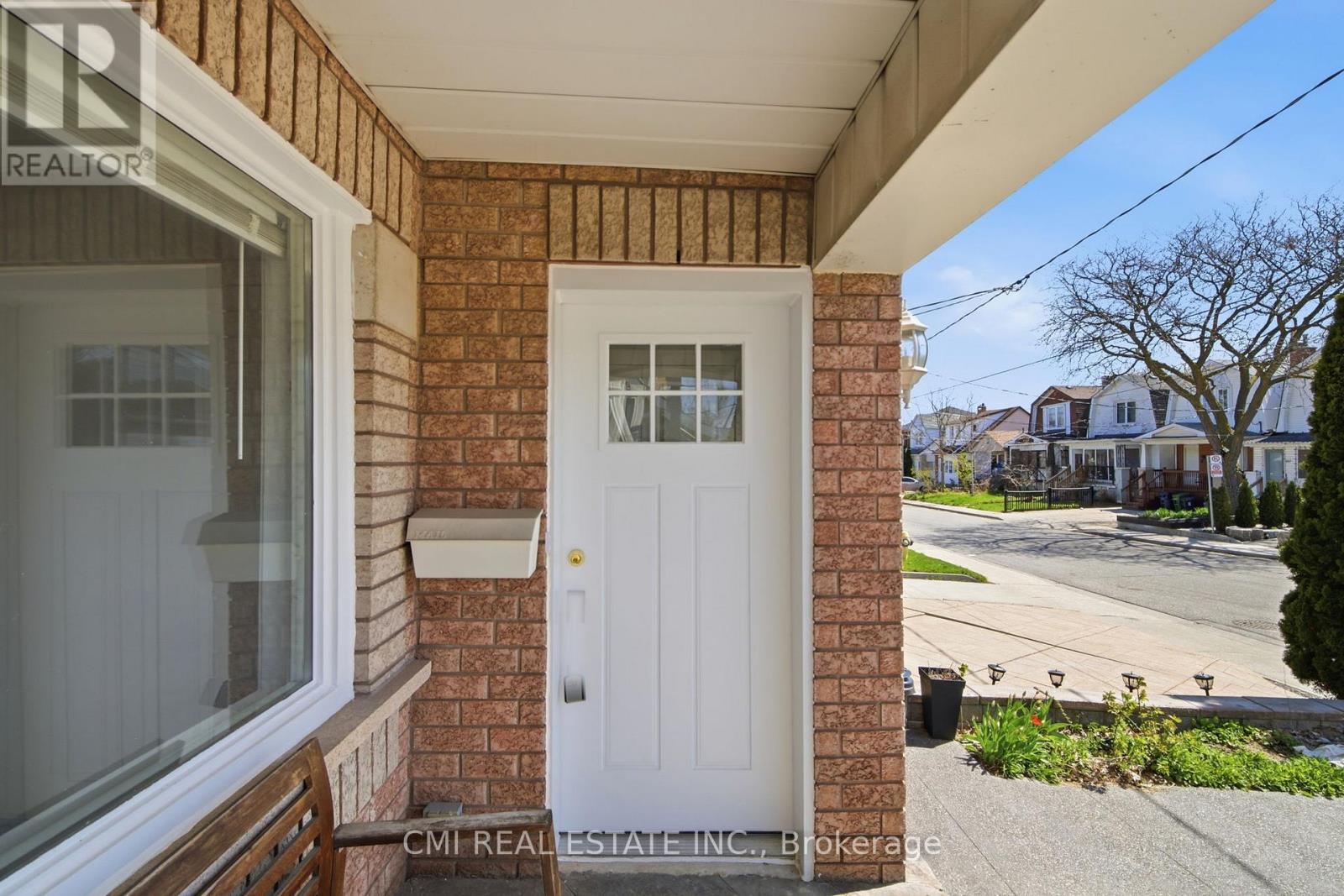 120 Northland Avenue, Toronto, Ontario  M6N 2E2 - Photo 4 - W13071174
